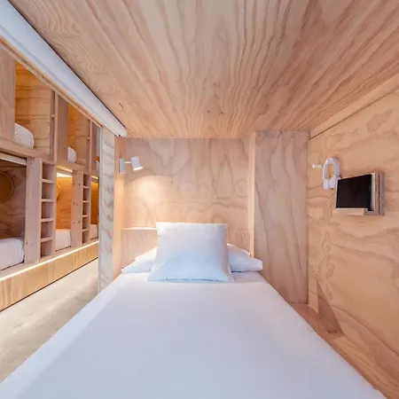 Colo Colo - Single Private Beds Hostel *