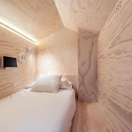 Colo Colo - Single Private Beds Hostel