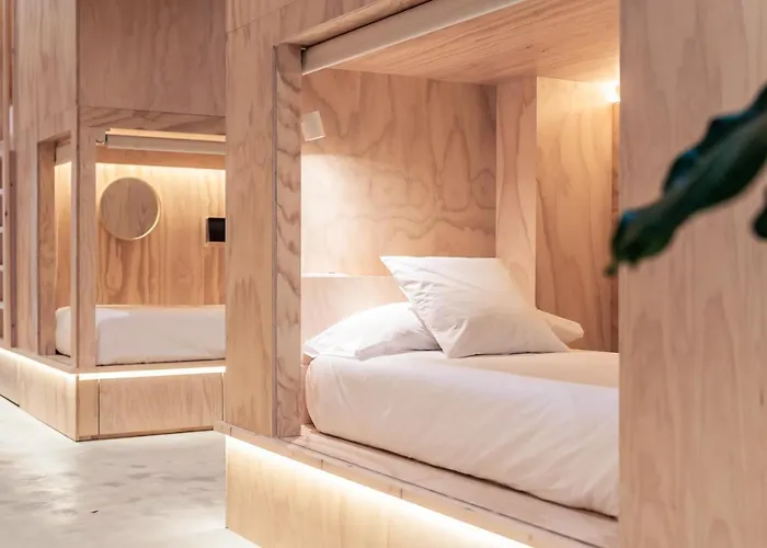 Colo Colo - Single Private Beds