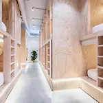 Colo Colo - Single Private Beds Hostel