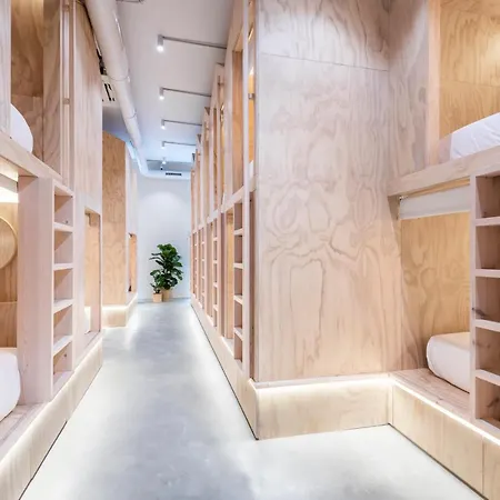 Colo Colo - Single Private Beds Хостел