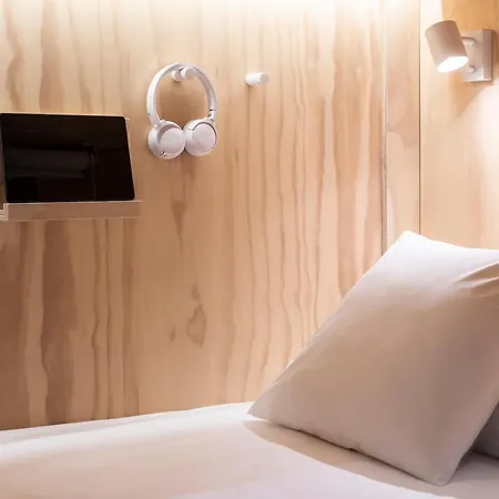 Colo Colo - Single Private Beds *