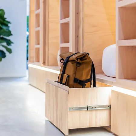 Colo Colo - Single Private Beds *