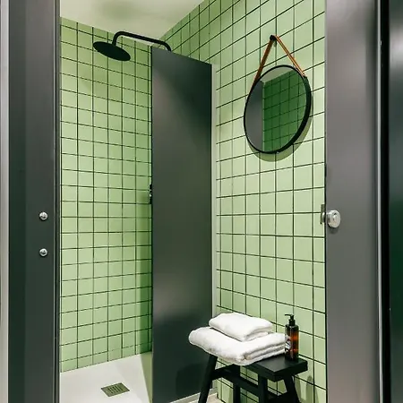 Colo Colo - Single Private Beds Хостел Сан-Себастьян