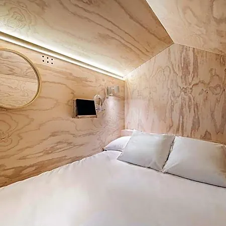 Colo Colo - Single Private Beds *