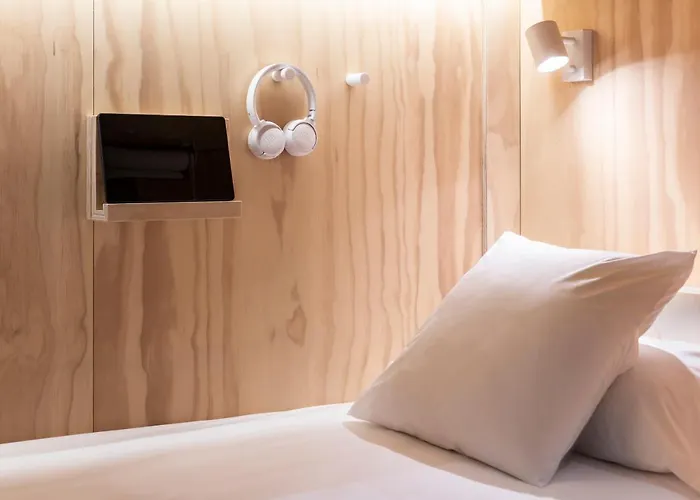 Colo Colo - Single Private Beds *