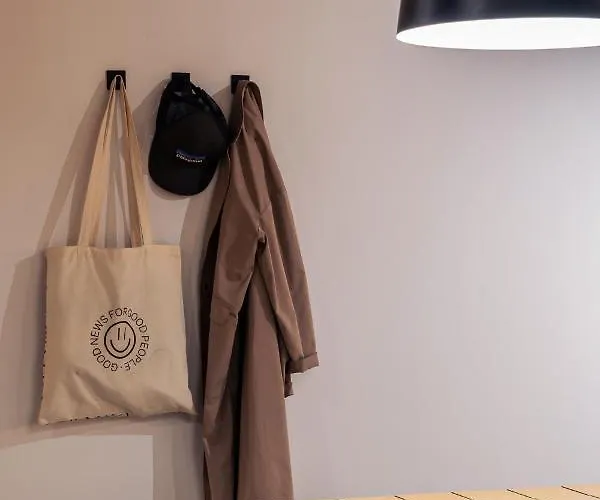 Colo Colo - Single Private Beds Hostal *