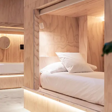 Colo Colo - Single Private Beds